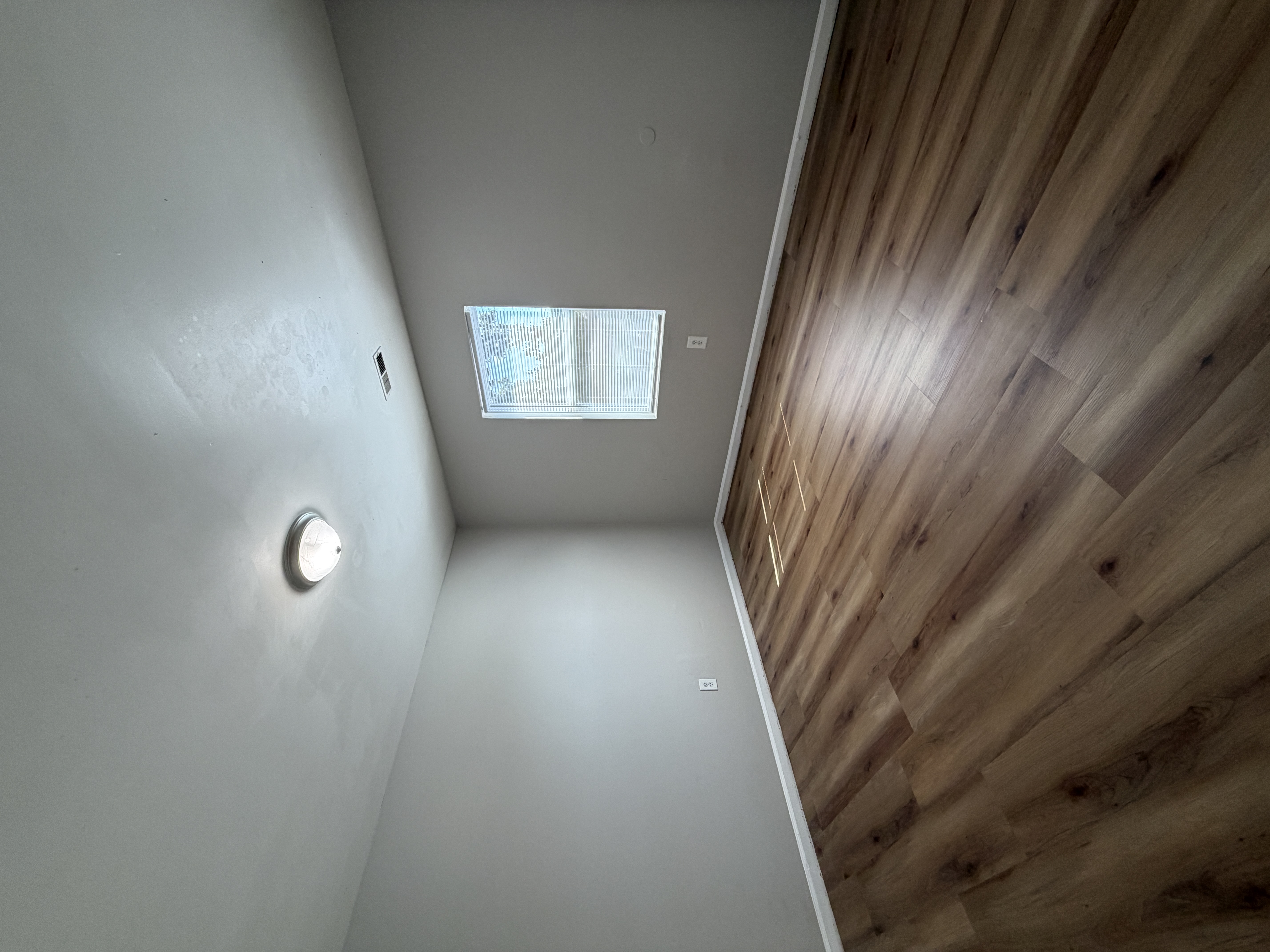 2 Bed, 1 Bath Available Now!