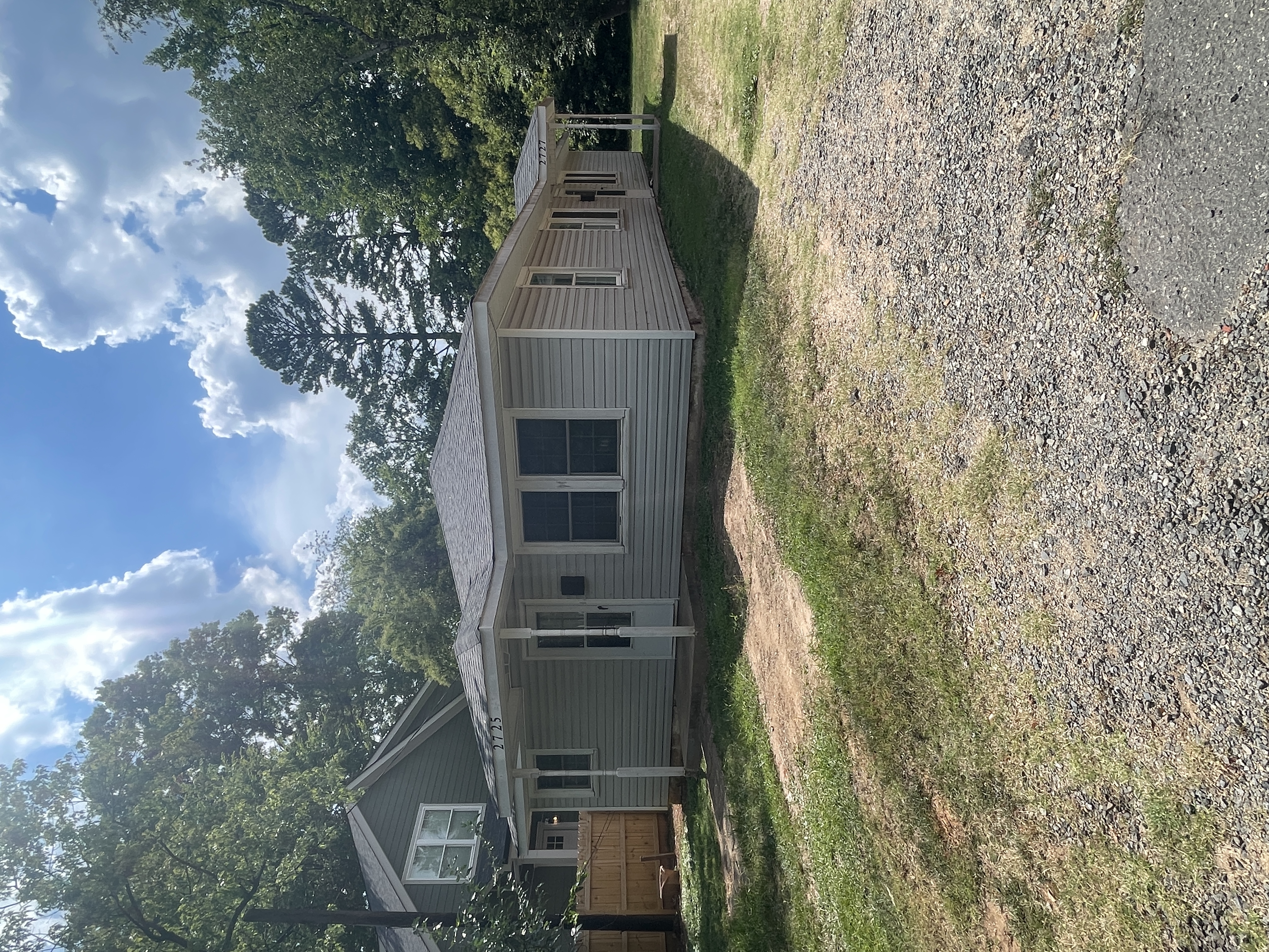 2 Bed / 1 Bath House - Available NOW!